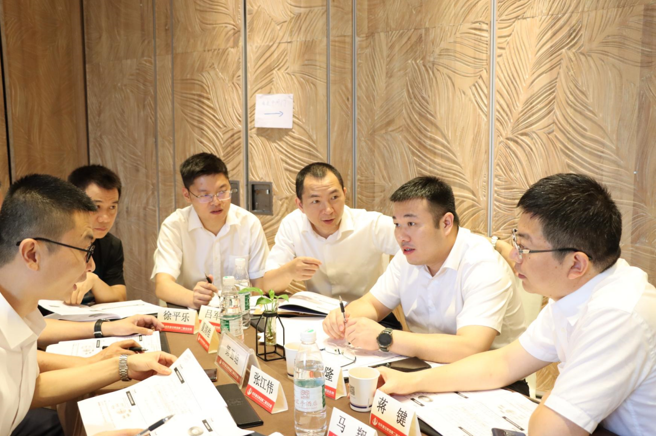 2021年6月25日-26日，人生就是博二建组织开展了2021年中高层主管执行力培训。本次培训特邀清华、北大、上海交大总裁班讲师，中国企业家协会特聘高级讲师许晋老师进行授课。